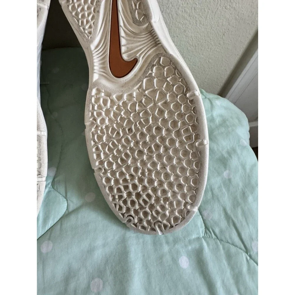 Nike SB Vertebrae sneakers in the Summit White and Monarch Mens Size 11